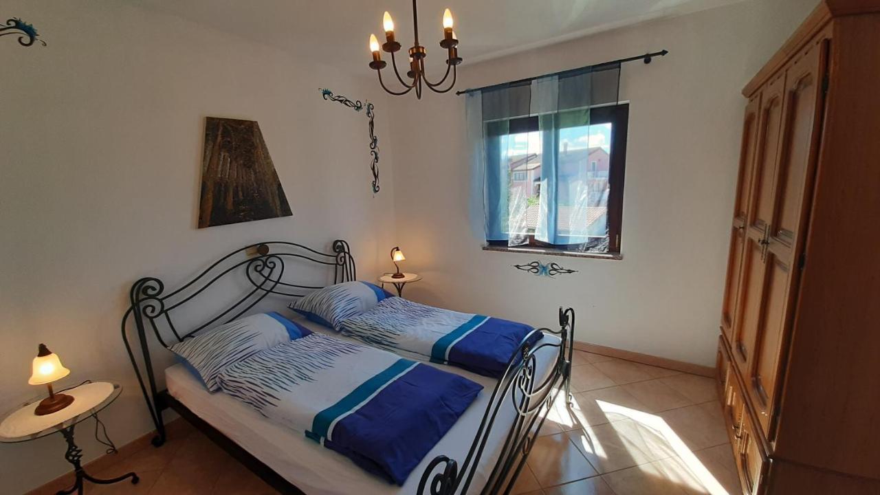 Villa Linet Funtana Buitenkant foto