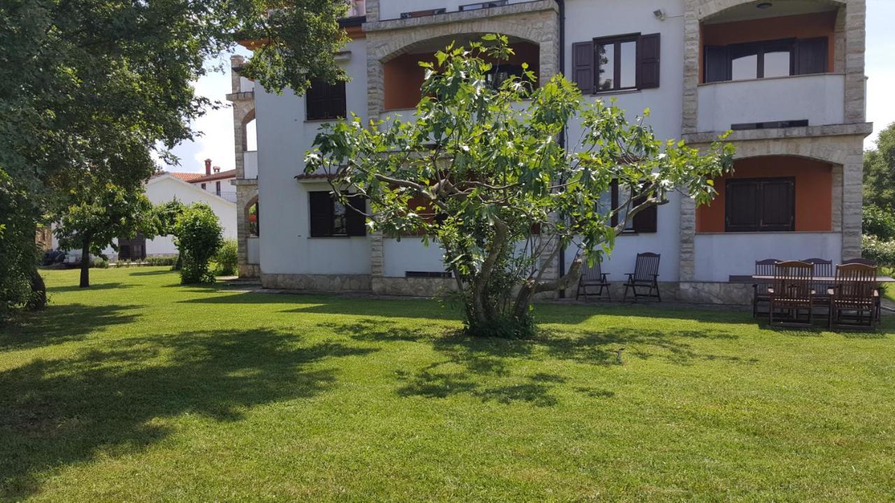 Villa Linet Funtana Buitenkant foto