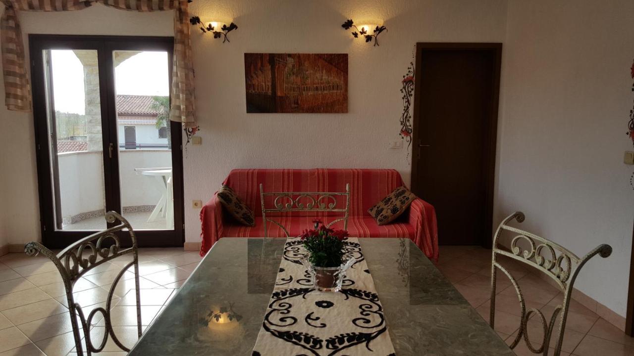 Villa Linet Funtana Buitenkant foto