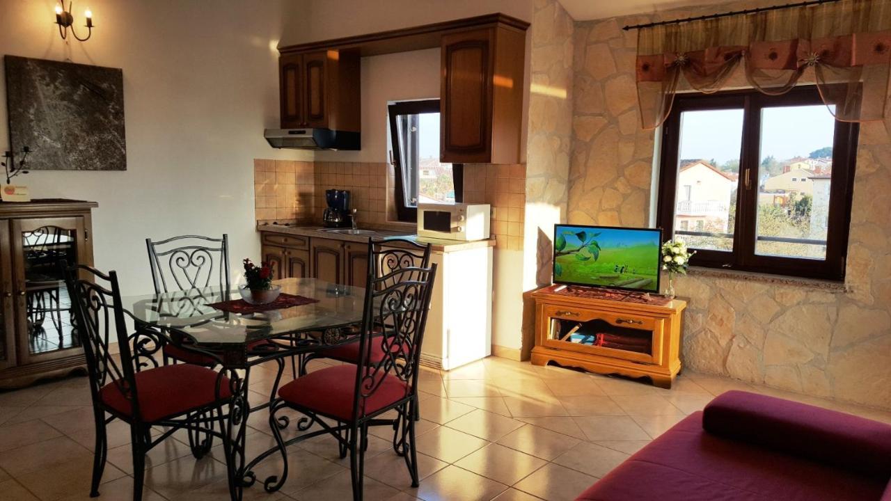 Villa Linet Funtana Buitenkant foto