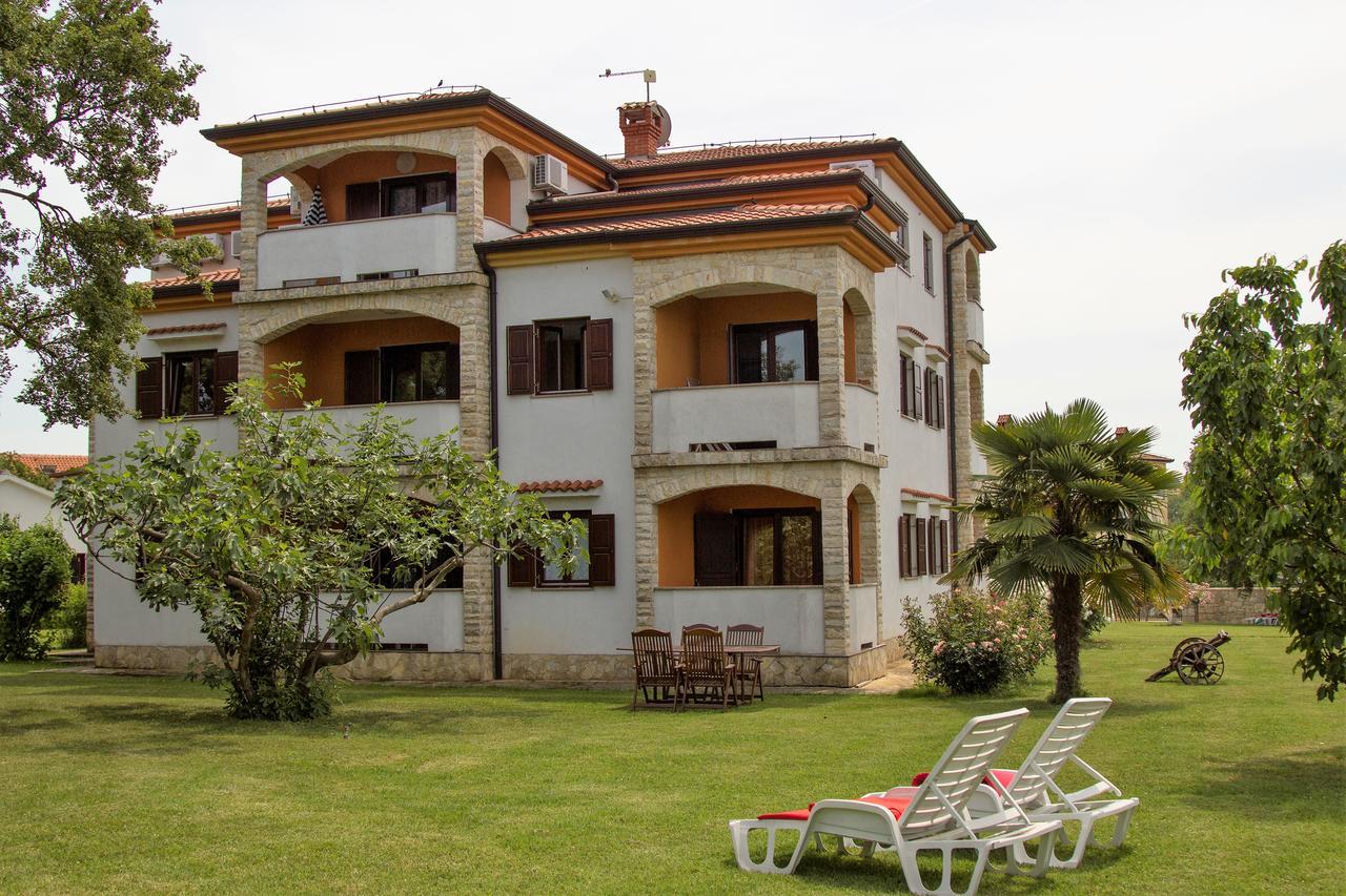 Villa Linet Funtana Buitenkant foto
